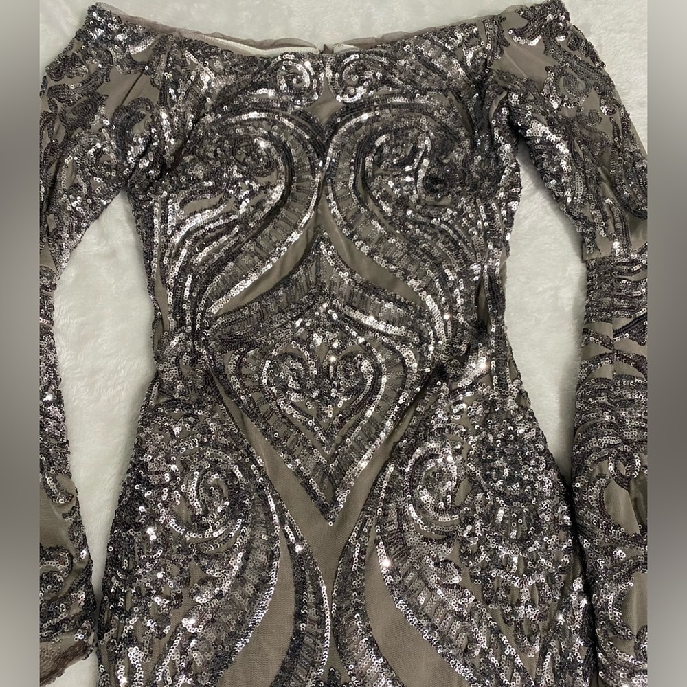 Betsy & Adam Sequenced Dress Size 4 - Picture 3 of 11